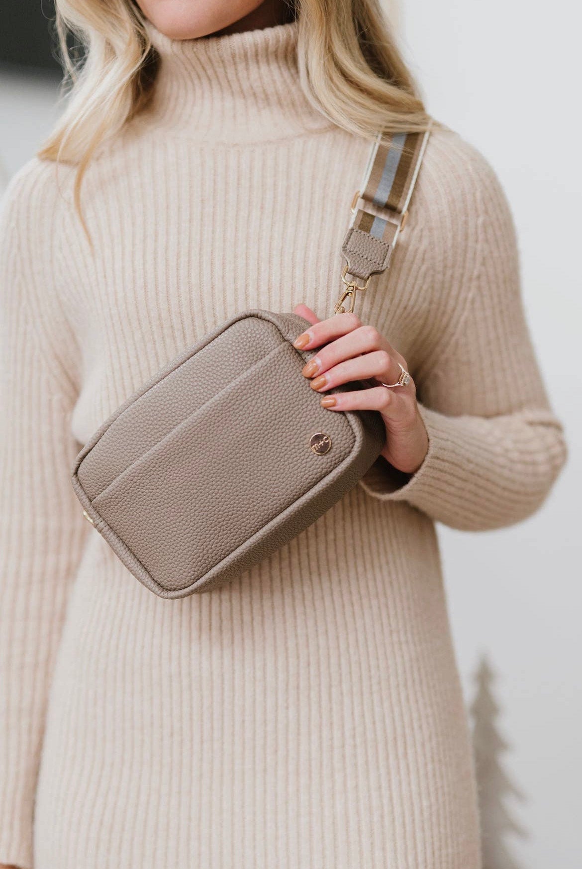 The Willow Crossbody - Taupe